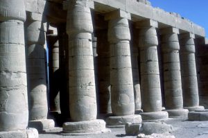 سرستون های غنچه ای معماری مصر